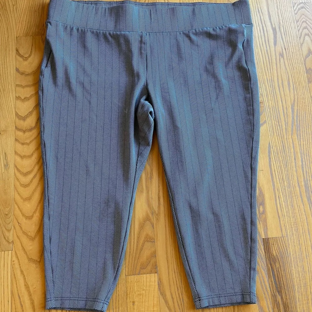 Torrid Premium Crop Pull On Stretch Pixie Legging Black White Herringbone 4X